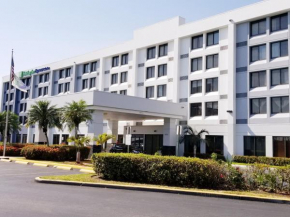  Holiday Inn Express Hotel & Suites Miami - Hialeah, an IHG Hotel  Хайалиа